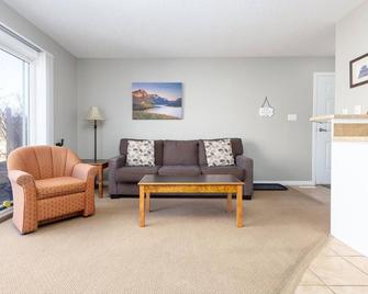 Paradise Canyon Golf Resort - Luxury Condo M401 - Lethbridge - Stue