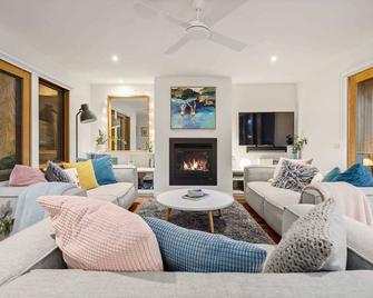 Nautilus Summary:brTuc - Flinders - Living room