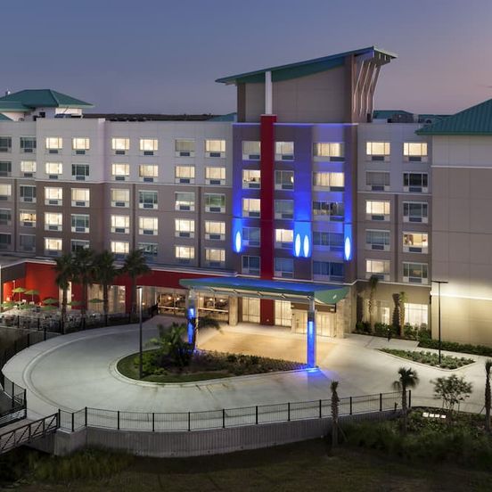 Building view of Holiday Inn Express & Suites Orlando At Seaworld