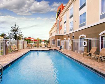Holiday Inn Express Lake Wales N-Winter Haven By IHG - Lake Wales - Pool