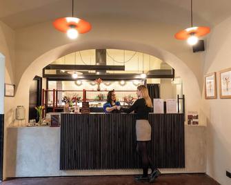 Sir Toby's Midtown - Praga - Recepção