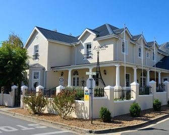 Le Petit Paris - Franschhoek - Gebäude