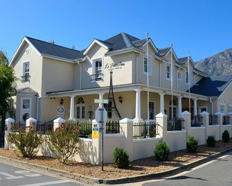 Le Petit Paris - פרנשהוק - בניין