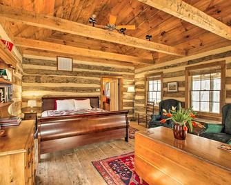Numerous On-Site Trails Earlysville Wooded Cabin - Earlysville - Bedroom