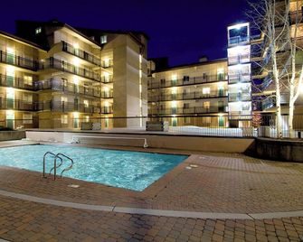 Ski Condo, Short Walk to Lionshead Slopes and Shops. Hot Tubs & Mountain Views - Vail - Pool