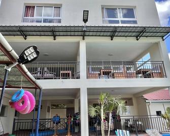 لي فلو بلو - انتاناناريفو - مبنى