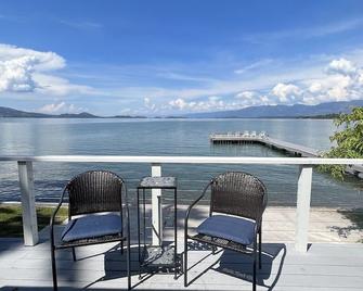 The Octagon, Waterfront Luxury Condo on Flathead Lake - Polson - Balcony