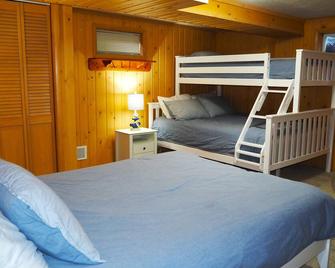 200 feet of lake front on 5 acres, great for accommodating large groups. - Branch - Bedroom