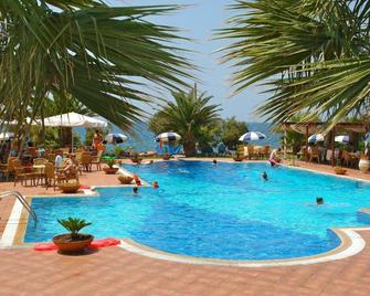 Oasis Hotel - Kyparissía - Pool