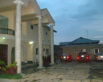 Flora Suites Exclusive - Oshogbo - Edificio
