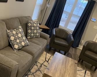 Awesome newly built townhouse in Asheville NC - Candler - Living room
