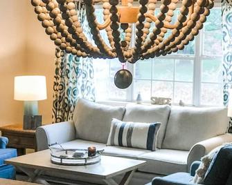 Cute Bleu Bison House -Sleeps 8 1 Block From Hu - Searcy - Pokój dzienny