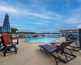 #17 The Cove - King Room (pet-friendly) - Hot Springs