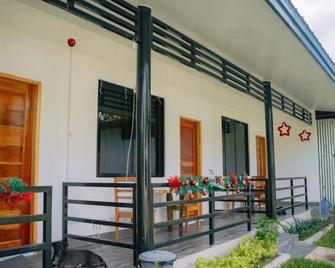 Seaside Serenity: A Cozy Retreat near the Sulu Sea - Hinoba-an