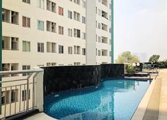 Comfy Studio Apartment at Pavilion Permata with City View - Surabaya - Pool