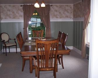 Stunning Views Great Location Walking Distance To City Center - Astoria - Dining room