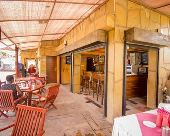 Gray's Oak Hotel - Athi River - Patio