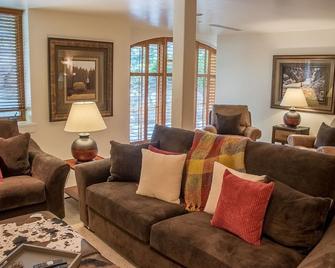 Thunder Springs Condo A2-6 - Ketchum - Living room