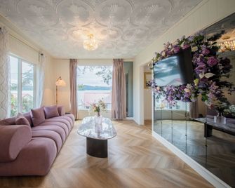 The Florentine Waterfront Hotel - Florence