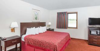 Days Inn & Suites by Wyndham Des Moines Airport - דה מואן