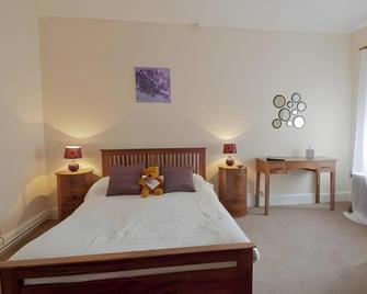 The Dolphin Hotel - Wincanton - Schlafzimmer