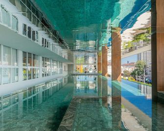 Shambhala Hotel Pattaya - Pattaya - Pool