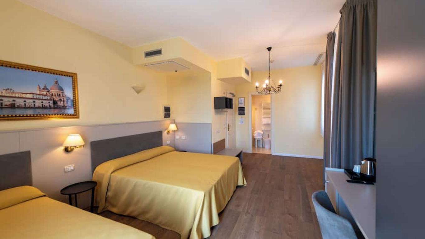 Hotel Ambasciata Venice - Atika & Atif