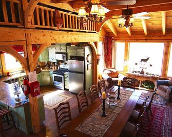 Butch Cassidy Country Ranch Stay Near Capitol Reef - Teasdale - Dining room