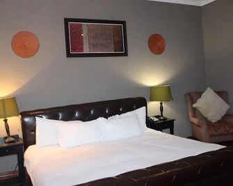 Flamboyant Guest Lodge - Johannesburg