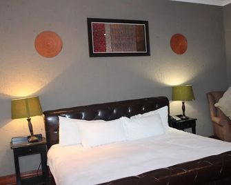 Flamboyant Guest Lodge - Johannesburg