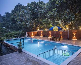 سبايس جانغل ريزورت - مونار - حوض السباحة