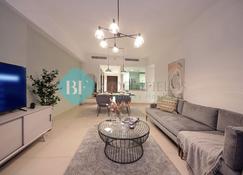 Luxury 2br In Reem Island - Abu Dhabi - Living room