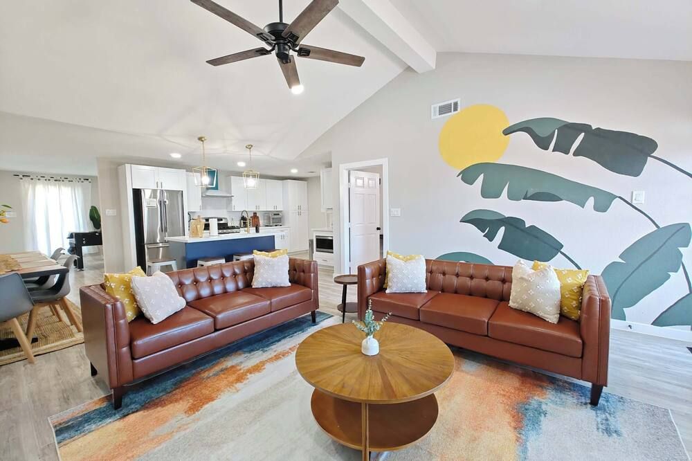 Sageview Cottage – 4 Bdr W/ Pool, Pet Friendly! - هيوستن - غرفة معيشة