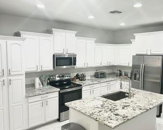 Desert Dream Oasis & Retreat - Tolleson - Cocina