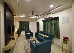 West Front Shaakya Lavish Three Bhk Flats - Hyderabad - Sala de estar