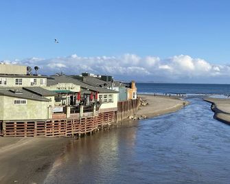 Historic Lawn Way Cottage in the Heart of Capitola Village - Capitola - Beach