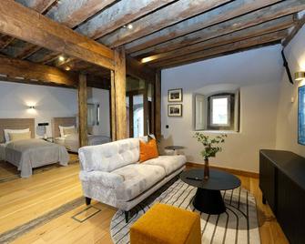 The Three Sisters Hotel - Tallinn - Living room