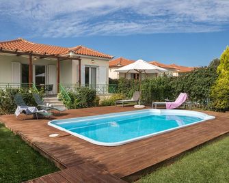 Sun, Sand, & Seclusion - Artemis with Private Pool - Foinikounta - Zwembad