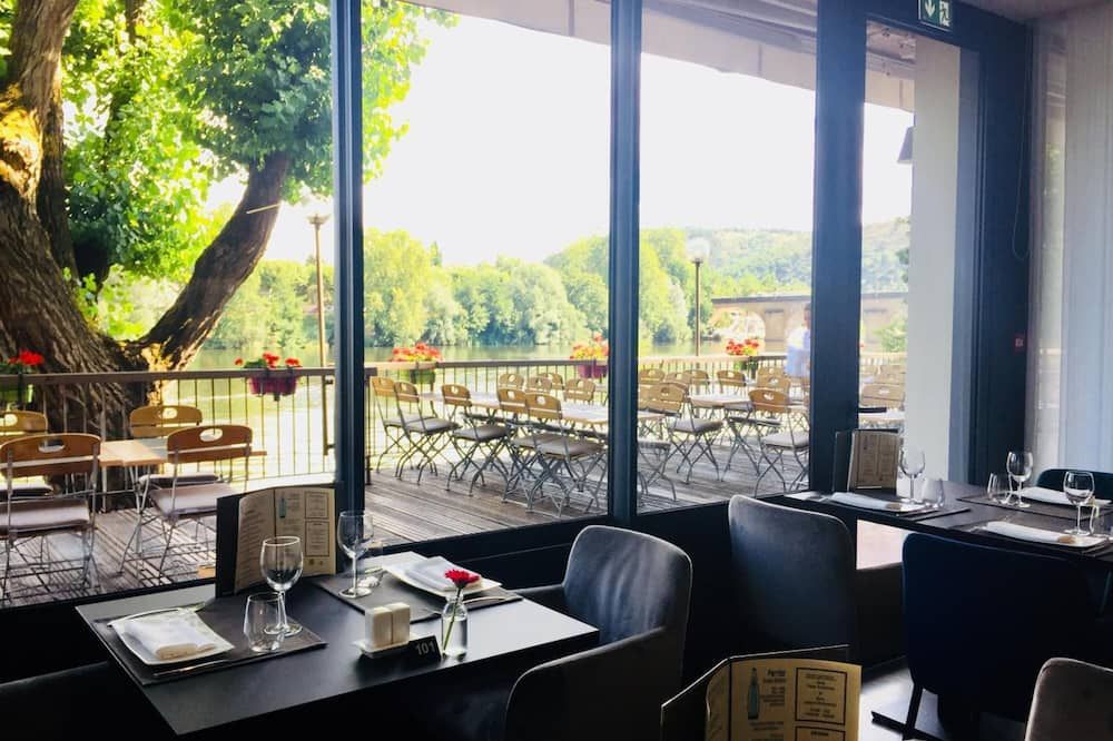 لا تشارتريوس لوجيس هوتل ريستوران - كاهور - مطعم