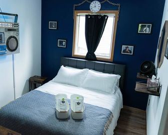 Rock n’ Roll BnB w/ Music Studio - London - Bedroom