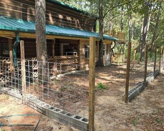 Big Beautiful Cabin amongst Towering Pines - Navasota