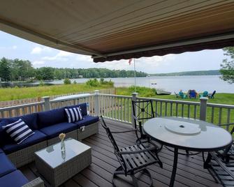 -Enjoy the Lake Life in Luxury - Galway Lake Private Waterfront - Broadalbin - Balcony