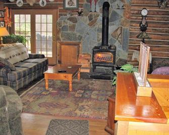 West Glacier Log Home with Pool - West Glacier - Sala de estar