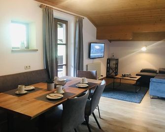 Haus Möschl - Appartement/fewo, Dusche, WC, 2 Schlafräume - Saalfelden - Dining room