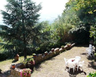 Stunning house with breath-taking view, at walking distance from the village - Chianni - Patio