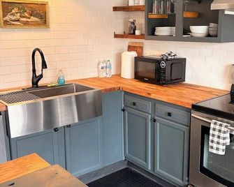 Charming 1-bedroom downtown apartment in the Historic Hotel Royal - Mineral Point - Cocina