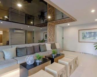 Beautiful condo with Swimming pool and Gym in Kathu - Phuket - Sala de estar