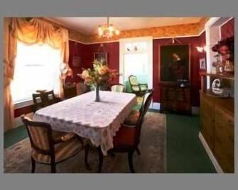 Beautifully Restored Victorian - Jerome - Dining room