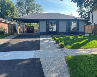 Discover Your Home Away From Home Near Yyz Airport - 米西索加 - 建築