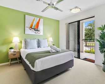 Cozy Cairns Stay - Near Airport, City & Esplanade - Cairns - Bedroom